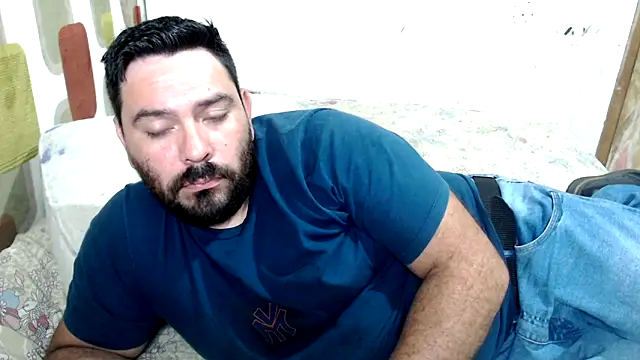 Snapshot of lucasprloco chatting on February 2025 08:24:01 PM lucasprloco online show from February 2025 08:24:01 PM