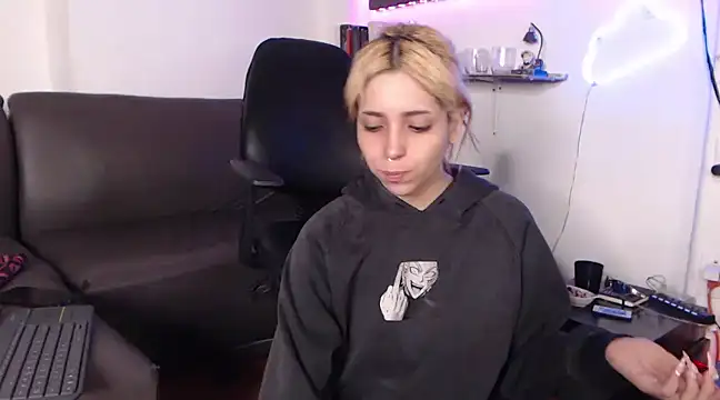 Snapshot of MaryJannes chatting on March 2025 06:35:01 AM MaryJannes online show from March 2025 06:35:01 AM