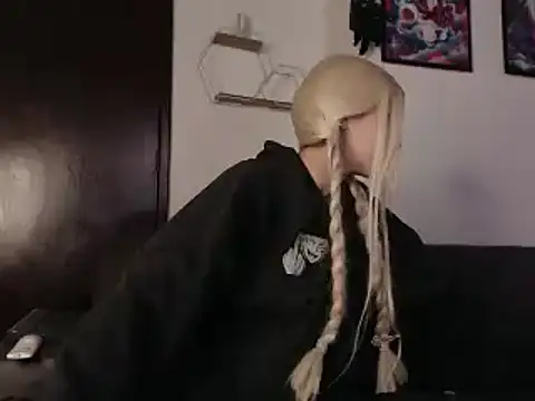 Snapshot of MaryJannes chatting on March 2025 12:45:01 PM MaryJannes online show from March 2025 12:45:01 PM