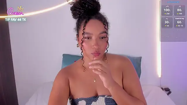 cloe 25 online show from February 2026 10:28:01 PM