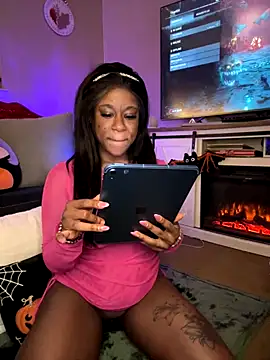 Snapshot of Tikalalin chatting on November 2025 12:24:01 AM Tikalalin online show from November 2025 12:24:01 AM