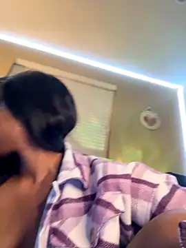 Snapshot of Tikalalin chatting on November 2025 07:08:02 AM Tikalalin online show from November 2025 07:08:02 AM