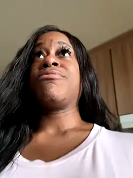 Snapshot of Tikalalin chatting on November 2025 03:18:02 PM Tikalalin online show from November 2025 03:18:02 PM