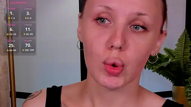 Snapshot of LianaFord chatting on May 2026 05:02:02 AM LianaFord online show from May 2026 05:02:02 AM