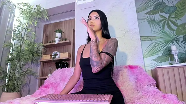 Snapshot of AntonellaRossi chatting on June 2026 08:10:02 PM AntonellaRossi online show from June 2026 08:10:02 PM