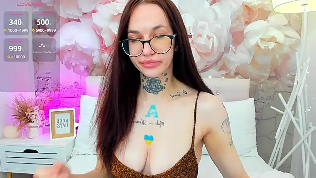 Snapshot of SarahLust chatting on November 2025 01:10:02 PM SarahLust online show from November 2025 01:10:02 PM