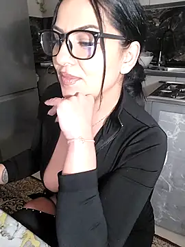 hot-babygirl online show from March 2025 11:42:01 PM