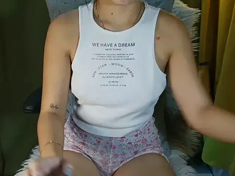 Snapshot of Sweet_kitty60xx chatting on November 2025 11:10:02 AM Sweet kitty60xx online show from November 2025 11:10:02 AM