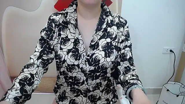 Leiershery online show from October 2025 01:14:02 AM