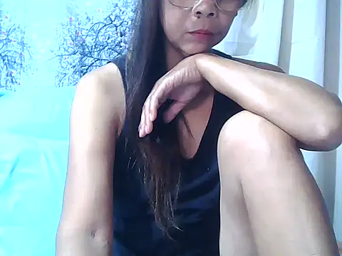 urwife tobe online show from November 2025 05:57:01 PM