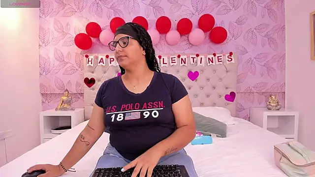 DanielleEvans  online show from February 2025 11:28:01 AM