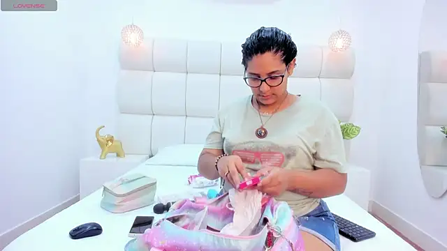 DanielleEvans  online show from February 2025 11:20:01 AM