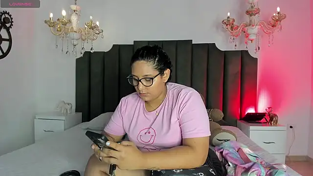 DanielleEvans  online show from September 2025 11:32:02 AM