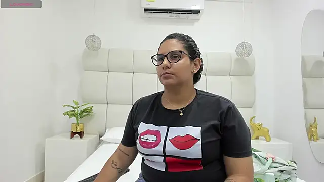 DanielleEvans  online show from September 2025 11:23:02 AM