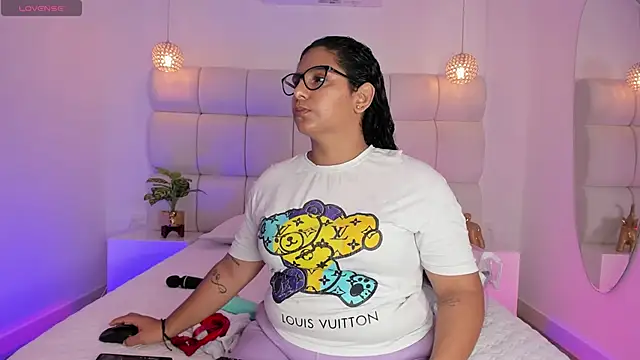 DanielleEvans  online show from October 2025 11:20:02 AM