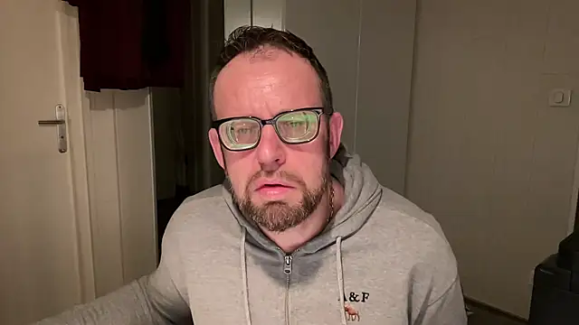 Snapshot of FABIOGLASSES chatting on December 2024 07:42:01 PM FABIOGLASSES online show from December 2024 07:42:01 PM