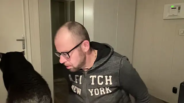 Snapshot of FABIOGLASSES chatting on November 2025 11:26:01 PM FABIOGLASSES online show from November 2025 11:26:01 PM