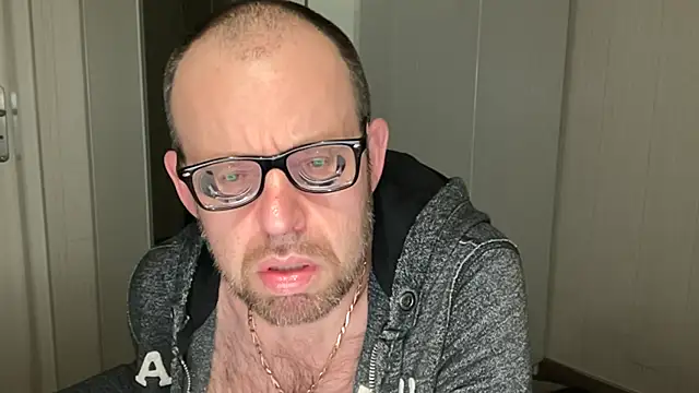 Snapshot of FABIOGLASSES chatting on November 2025 12:32:01 AM FABIOGLASSES online show from November 2025 12:32:01 AM