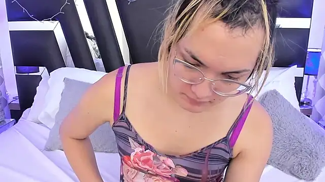 Snapshot of katya_kozlov chatting on March 2025 06:10:01 AM katya kozlov online show from March 2025 06:10:01 AM