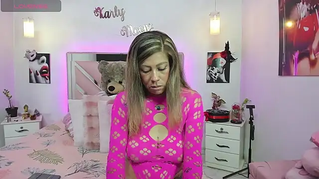 Snapshot of Karly_moon chatting on September 2025 08:10:01 PM Karly moon online show from September 2025 08:10:01 PM