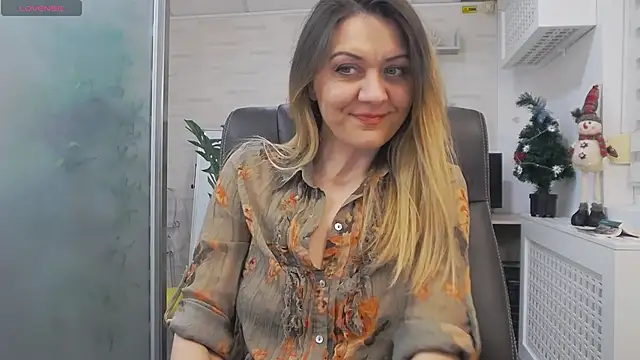 Snapshot of EllaMilf_ chatting on December 2024 04:32:02 PM EllaMilf online show from December 2024 04:32:02 PM