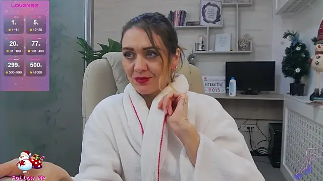 Snapshot of EllaMilf_ chatting on December 2024 10:00:01 PM EllaMilf online show from December 2024 10:00:01 PM