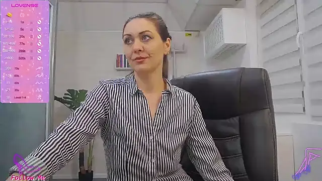 Snapshot of EllaMilf_ chatting on February 2025 11:41:02 PM EllaMilf online show from February 2025 11:41:02 PM