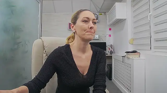 EllaMilf  online show from November 2025 06:01:02 PM