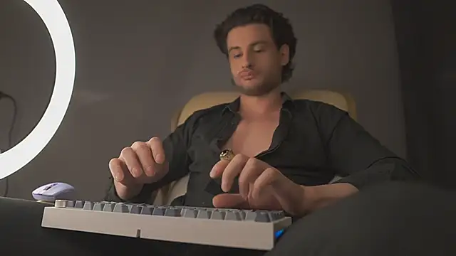 Snapshot of Keen___Luckystrike chatting on March 2025 01:54:01 AM Keen Luckystrike online show from March 2025 01:54:01 AM