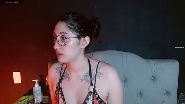 Red-moon1 online show from June 2026 04:34:01 AM