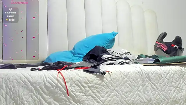 Snapshot of Megan_browns1 chatting on January 2025 12:59:01 PM Megan browns1 online show from January 2025 12:59:01 PM