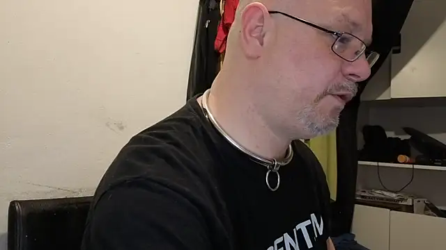 Snapshot of sklave-von-herrin-andrea chatting on May 2026 05:52:01 PM sklave-von-herrin-andrea online show from May 2026 05:52:01 PM