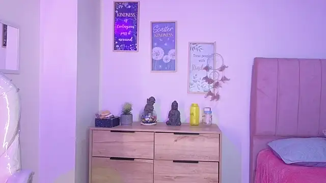 bluee hazell online show from October 2025 11:31:02 AM