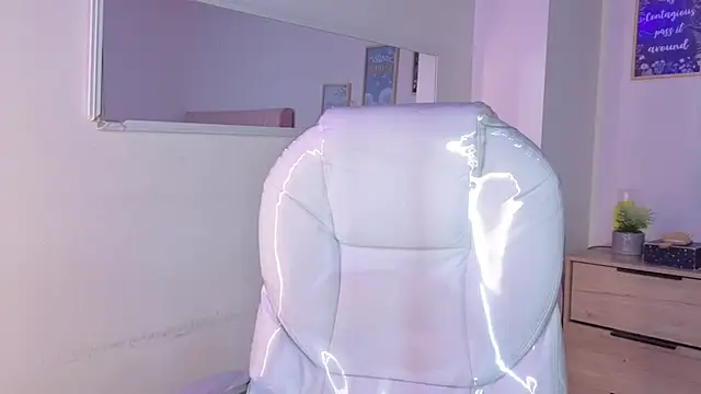 bluee hazell online show from April 2026 11:49:01 AM