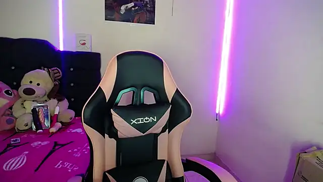 yuliana 19 online show from October 2025 10:48:01 AM