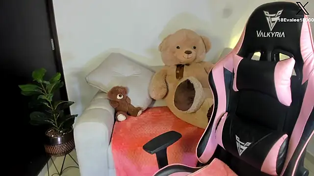 eval lee18 online show from February 2025 08:45:01 PM