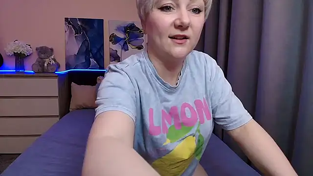 Snapshot of BlondPearl chatting on July 2026 08:37:01 PM BlondPearl online show from July 2026 08:37:01 PM