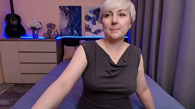Snapshot of BlondPearl chatting on July 2026 08:52:02 PM BlondPearl online show from July 2026 08:52:02 PM