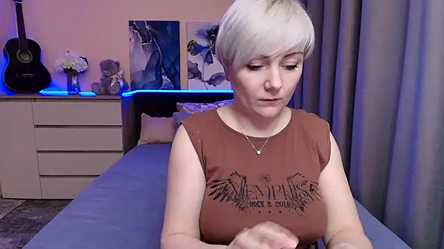 Snapshot of BlondPearl chatting on August 2026 09:02:01 PM BlondPearl online show from August 2026 09:02:01 PM