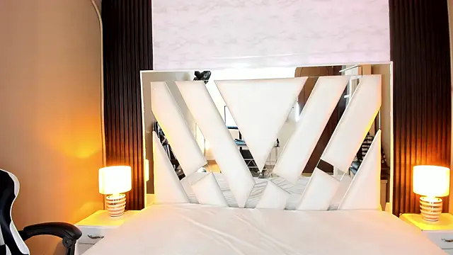 Linda4Petite online show from December 2025 06:15:01 PM