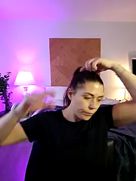 Ellie-L-Elizabeth online show from November 2025 05:12:01 PM