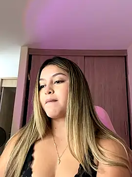 lunablossom  online show from October 2025 06:50:02 PM