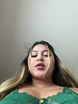 lunablossom  online show from November 2025 09:13:01 PM