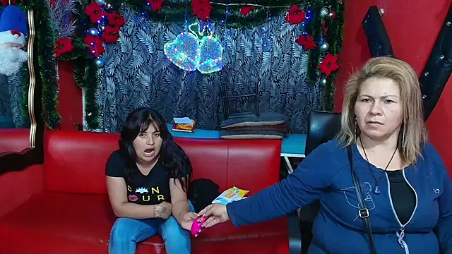 Snapshot of lesbiancuple chatting on January 2025 12:24:01 AM lesbiancuple online show from January 2025 12:24:01 AM