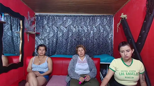 Snapshot of lesbiancuple chatting on January 2025 12:33:01 AM lesbiancuple online show from January 2025 12:33:01 AM