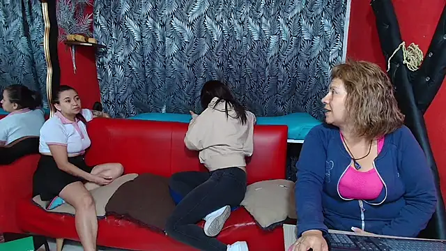 Snapshot of lesbiancuple chatting on January 2025 12:17:02 AM lesbiancuple online show from January 2025 12:17:02 AM
