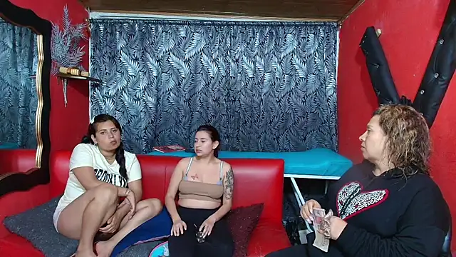 Snapshot of lesbiancuple chatting on February 2025 12:27:01 AM lesbiancuple online show from February 2025 12:27:01 AM