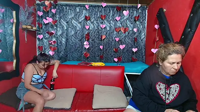 Snapshot of lesbiancuple chatting on February 2025 12:19:02 AM lesbiancuple online show from February 2025 12:19:02 AM