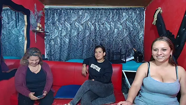 Snapshot of lesbiancuple chatting on March 2025 12:48:01 AM lesbiancuple online show from March 2025 12:48:01 AM