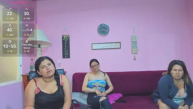 Snapshot of lesbiancuple chatting on October 2025 01:19:01 PM lesbiancuple online show from October 2025 01:19:01 PM